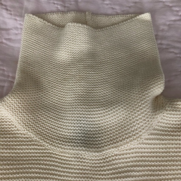 H&M *worn once* turtleneck knit sweater - Picture 4 of 8